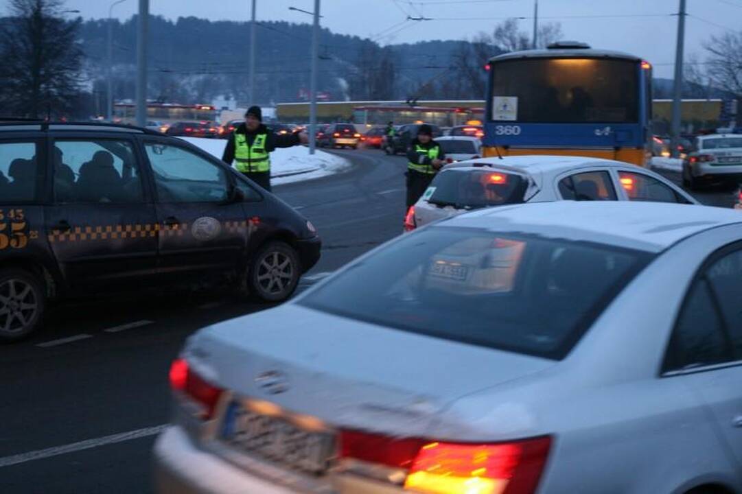 Policija baus protesto akcijoje dalyvavusius taksistus