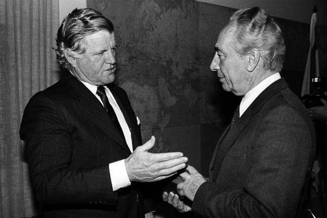 Mirė vienos garsiausių JAV politinių dinastijų patriarchas E.Kennedy