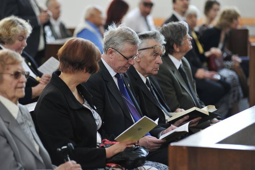 J.Brazaičio palaikų perlaidojime dabartinių šalies vadovų nebuvo