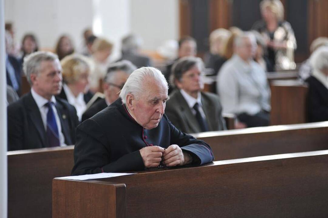 J.Brazaičio palaikų perlaidojime dabartinių šalies vadovų nebuvo