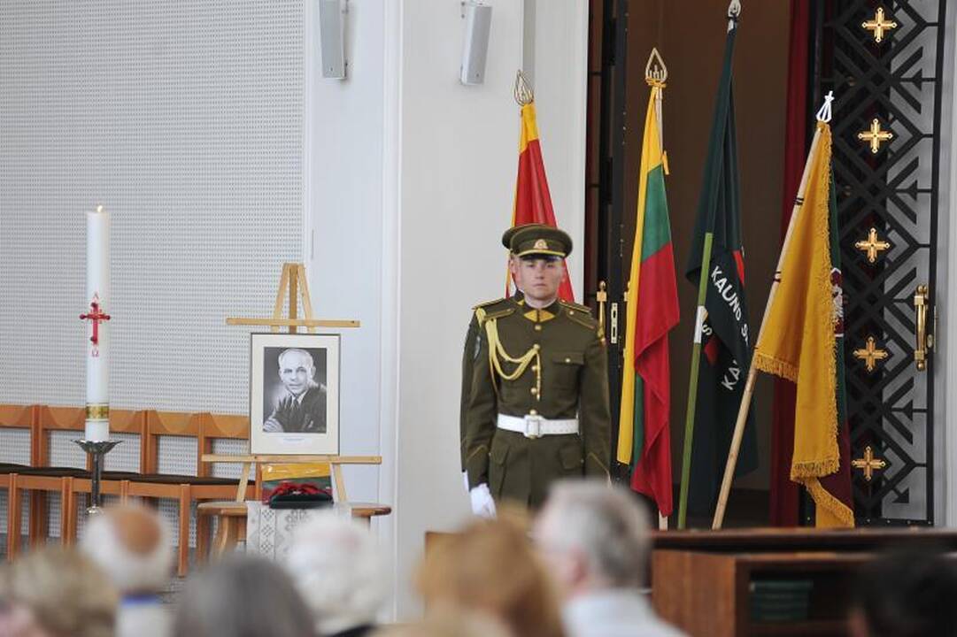 J.Brazaičio palaikų perlaidojime dabartinių šalies vadovų nebuvo
