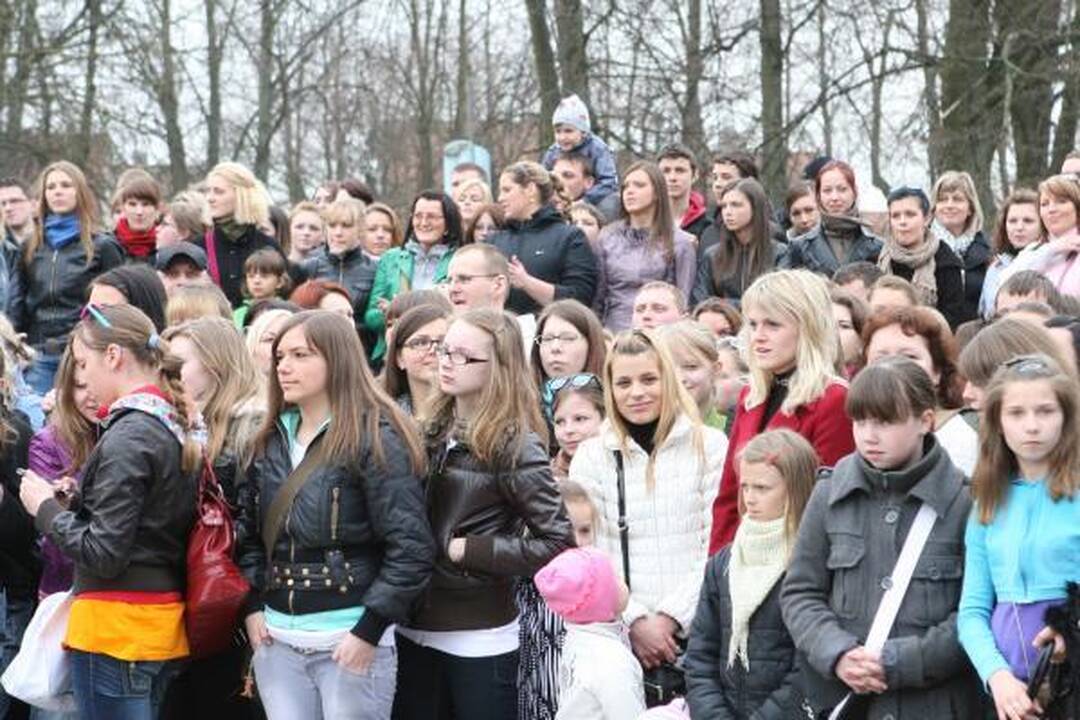 Šokio pamoka - uostamiesčio aikštėje 