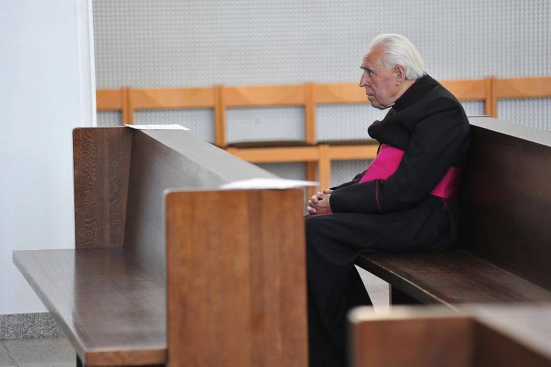 J.Brazaičio palaikų perlaidojime dabartinių šalies vadovų nebuvo