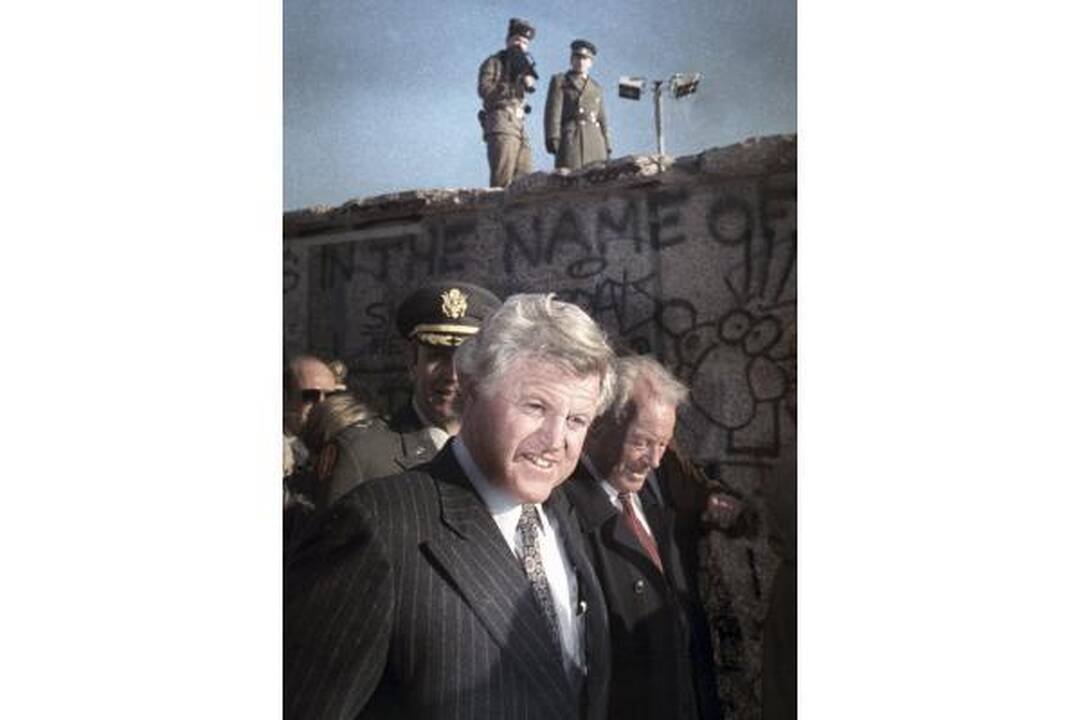 Mirė vienos garsiausių JAV politinių dinastijų patriarchas E.Kennedy