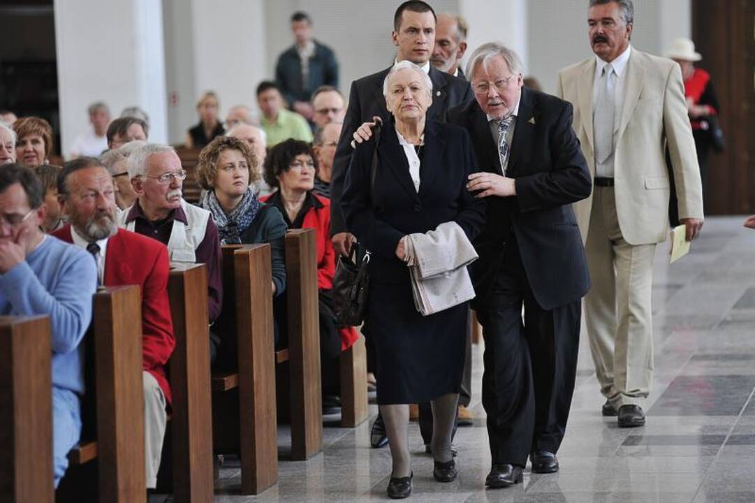 J.Brazaičio palaikų perlaidojime dabartinių šalies vadovų nebuvo