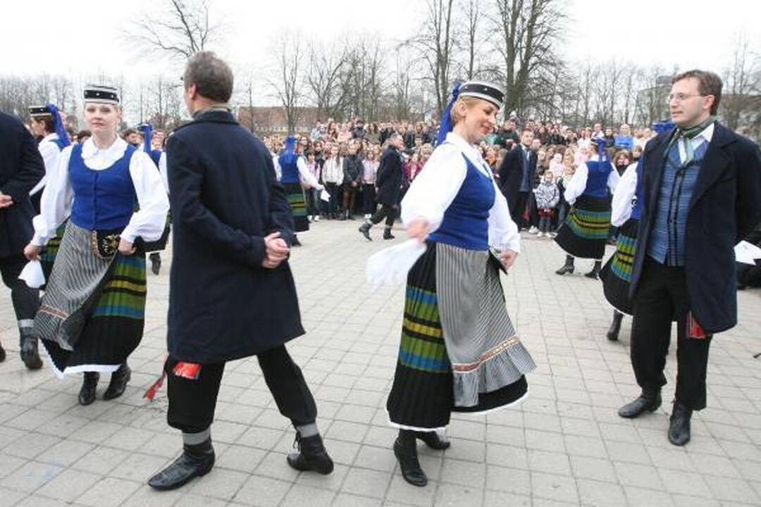 Šokio pamoka - uostamiesčio aikštėje 