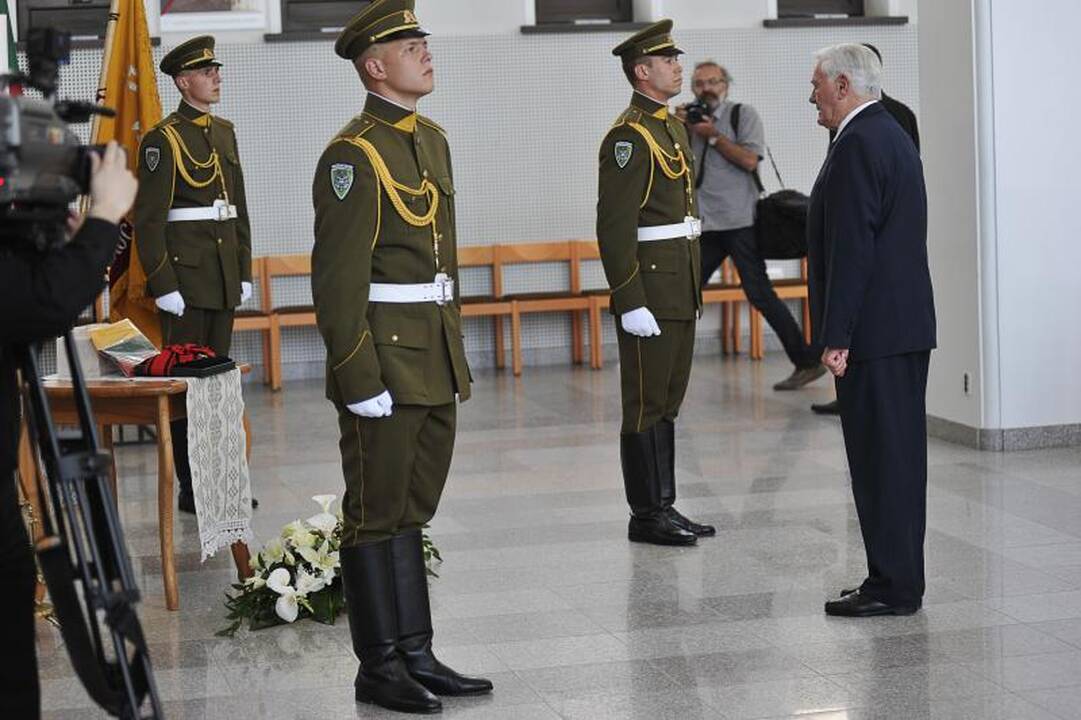 J.Brazaičio palaikų perlaidojime dabartinių šalies vadovų nebuvo