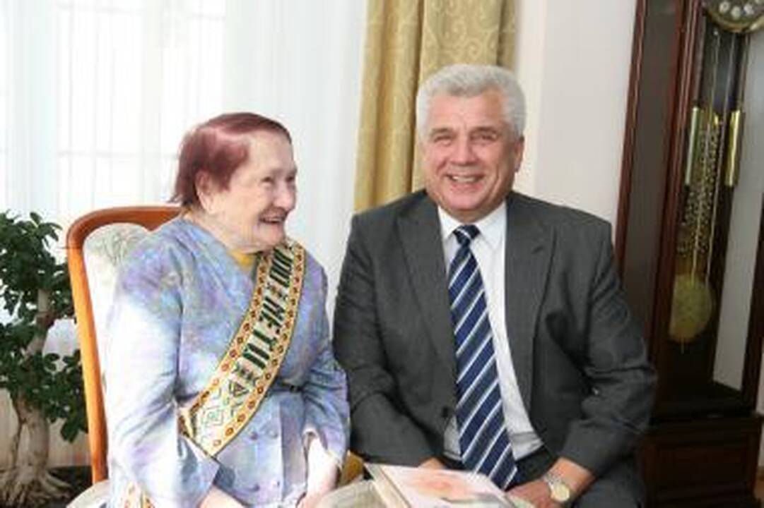 Uostamiesčio valdžia pagerbė šimtametę