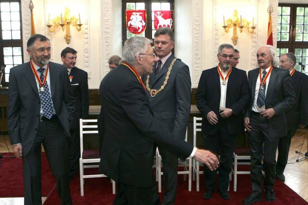 Kauno rotušėje įteikti Santakos garbės ženklai