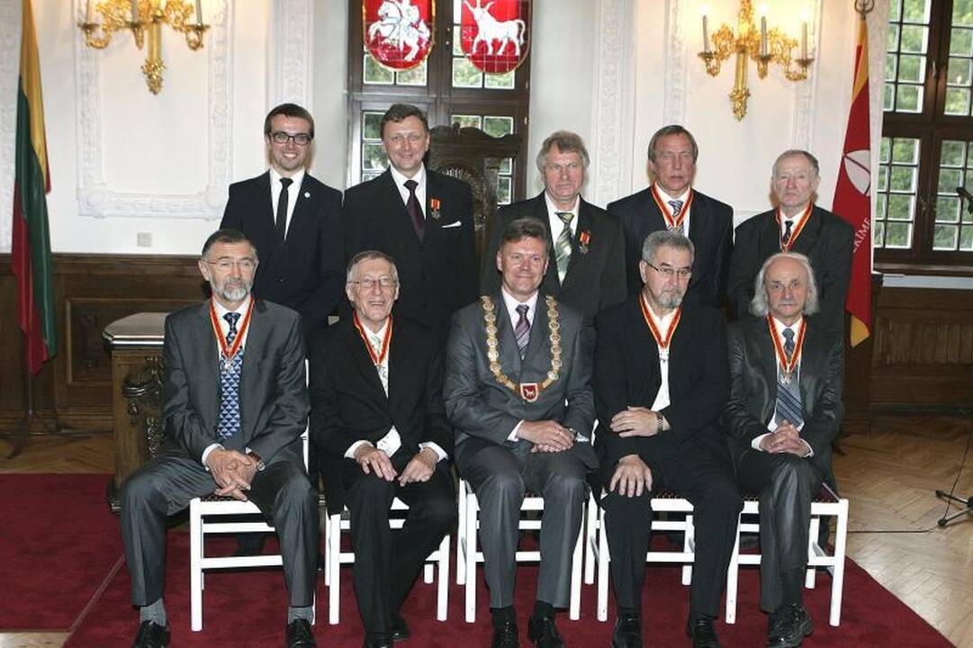 Kauno rotušėje įteikti Santakos garbės ženklai