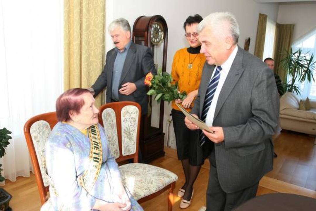 Uostamiesčio valdžia pagerbė šimtametę