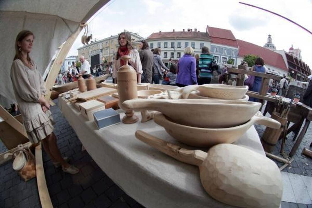 Rotušės aikštėje įsikūrė auksakaliai, puodžiai ir audėjos