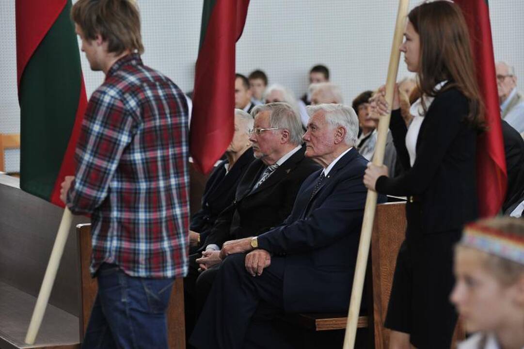 J.Brazaičio palaikų perlaidojime dabartinių šalies vadovų nebuvo