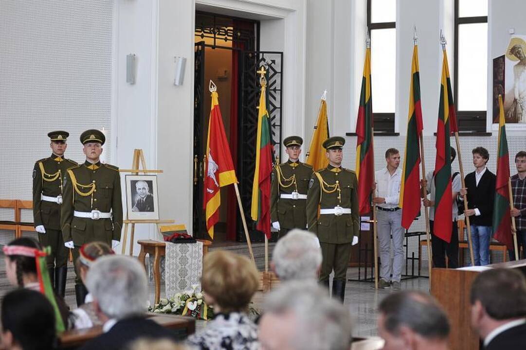 J.Brazaičio palaikų perlaidojime dabartinių šalies vadovų nebuvo