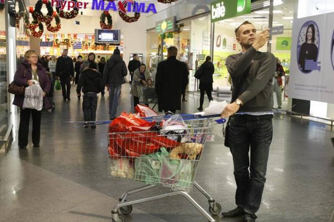 "Jamam": klaipėdiečiai "Akropolio" parduotuvėse tuštino lentynas