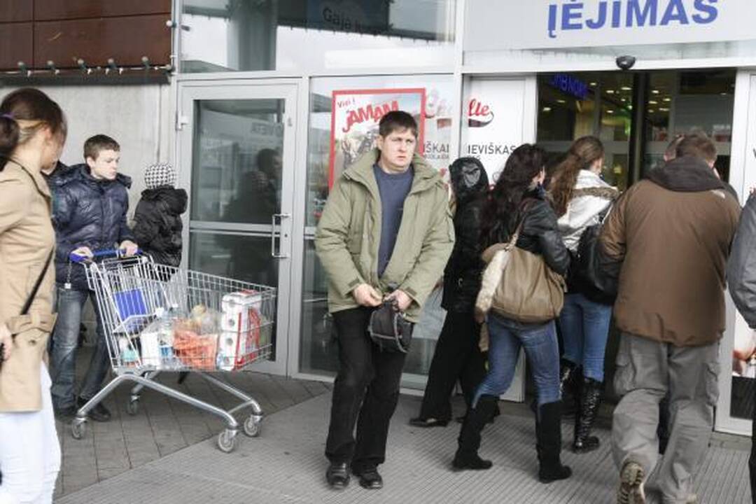 "Jamam": klaipėdiečiai "Akropolio" parduotuvėse tuštino lentynas
