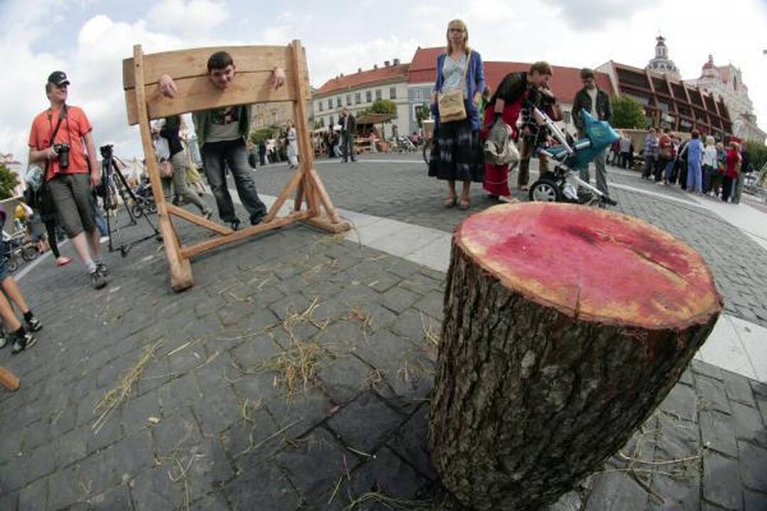 Rotušės aikštėje įsikūrė auksakaliai, puodžiai ir audėjos