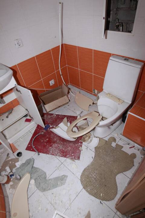 Puikiai įrengti butai atiduoti išplėšti benamiams