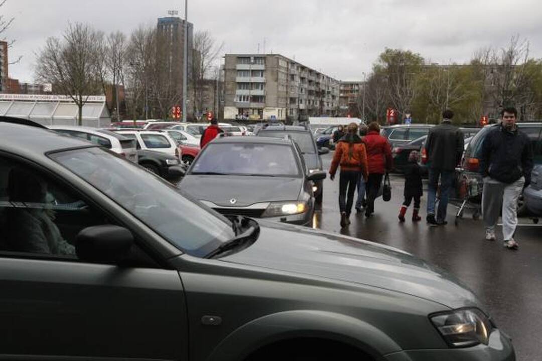 "Jamam": klaipėdiečiai "Akropolio" parduotuvėse tuštino lentynas