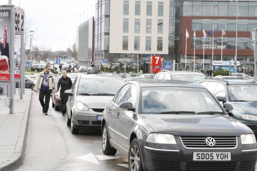 "Jamam": klaipėdiečiai "Akropolio" parduotuvėse tuštino lentynas
