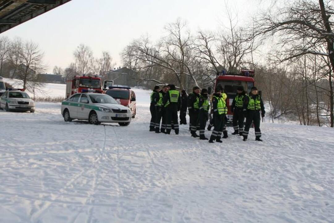 Į Nerį ties Liubarto tiltu nuo krantinės nuslydo vaikinas