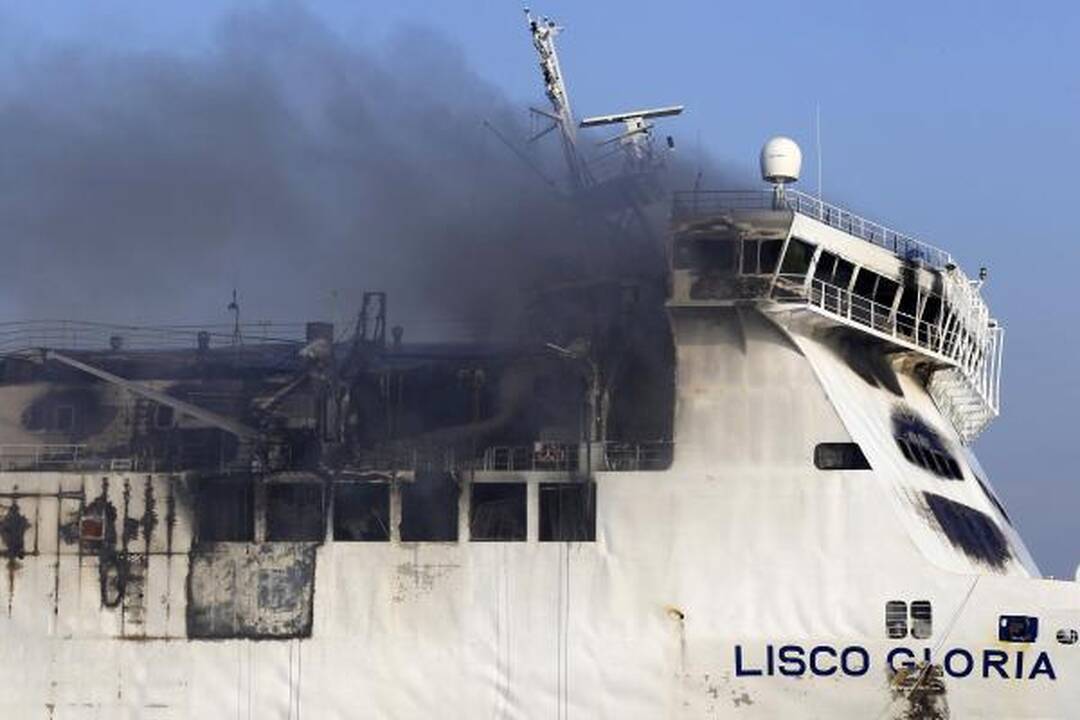Jūrininkai: gaisras kelte "Lisco Gloria" kilo užsidegus vilkikui 