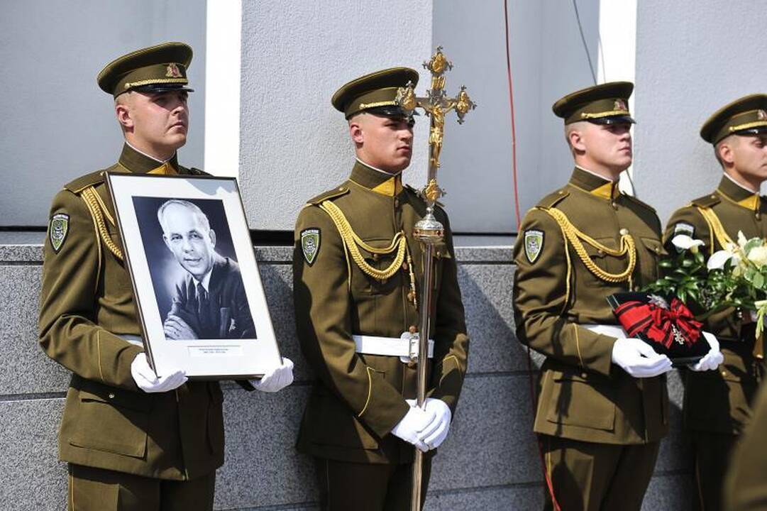 J.Brazaičio palaikų perlaidojime dabartinių šalies vadovų nebuvo