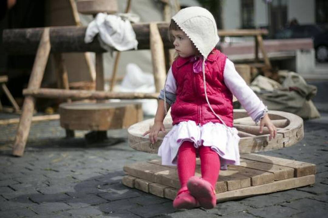 Rotušės aikštėje įsikūrė auksakaliai, puodžiai ir audėjos