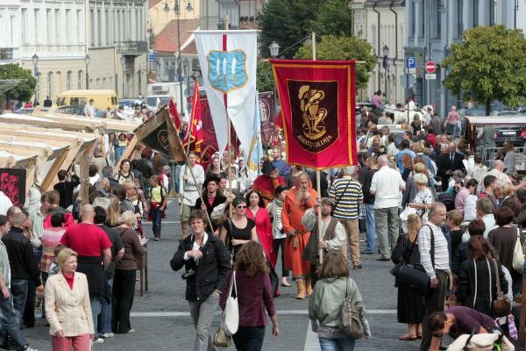 Rotušės aikštėje įsikūrė auksakaliai, puodžiai ir audėjos
