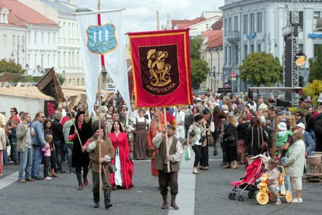 Rotušės aikštėje įsikūrė auksakaliai, puodžiai ir audėjos