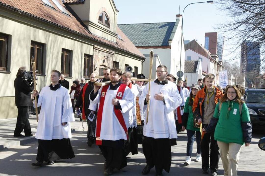 Keli tūkstančiai klaipėdiečių pakartojo Kryžiaus kelią
