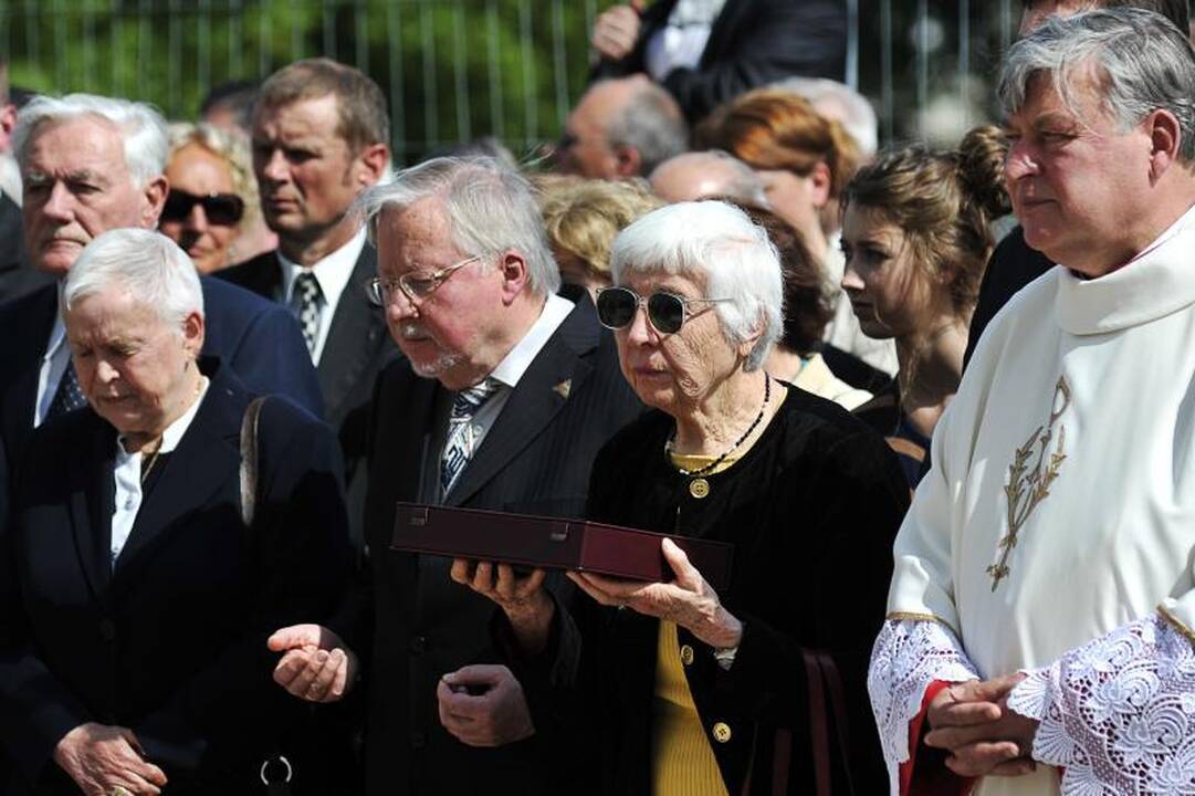J.Brazaičio palaikų perlaidojime dabartinių šalies vadovų nebuvo