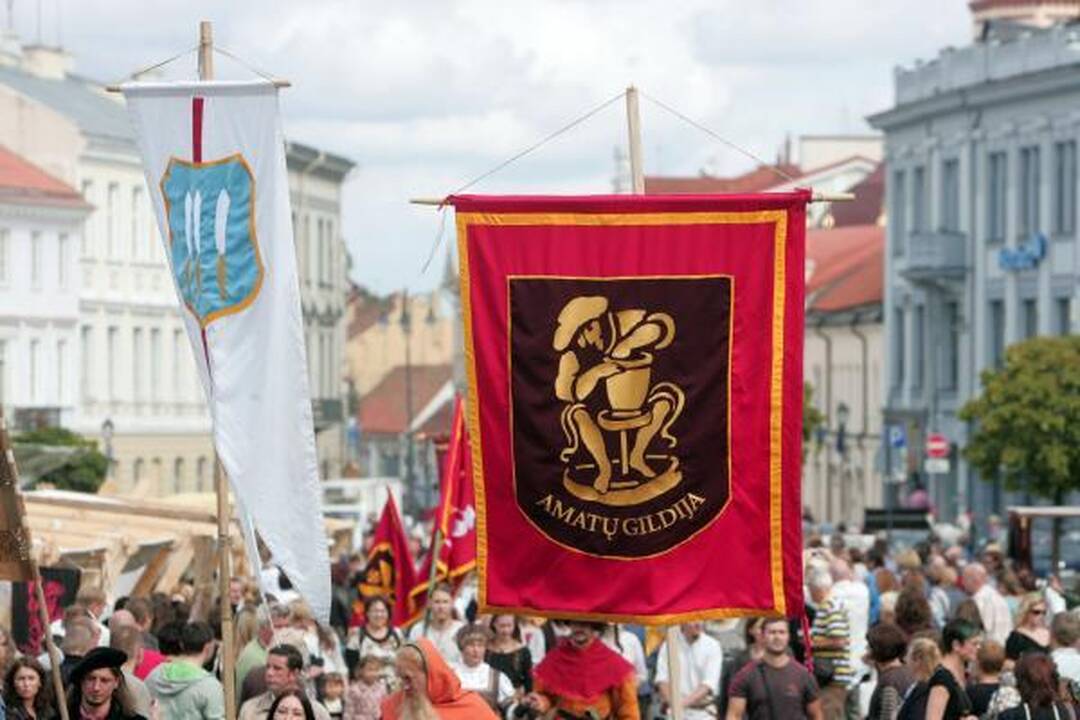 Rotušės aikštėje įsikūrė auksakaliai, puodžiai ir audėjos