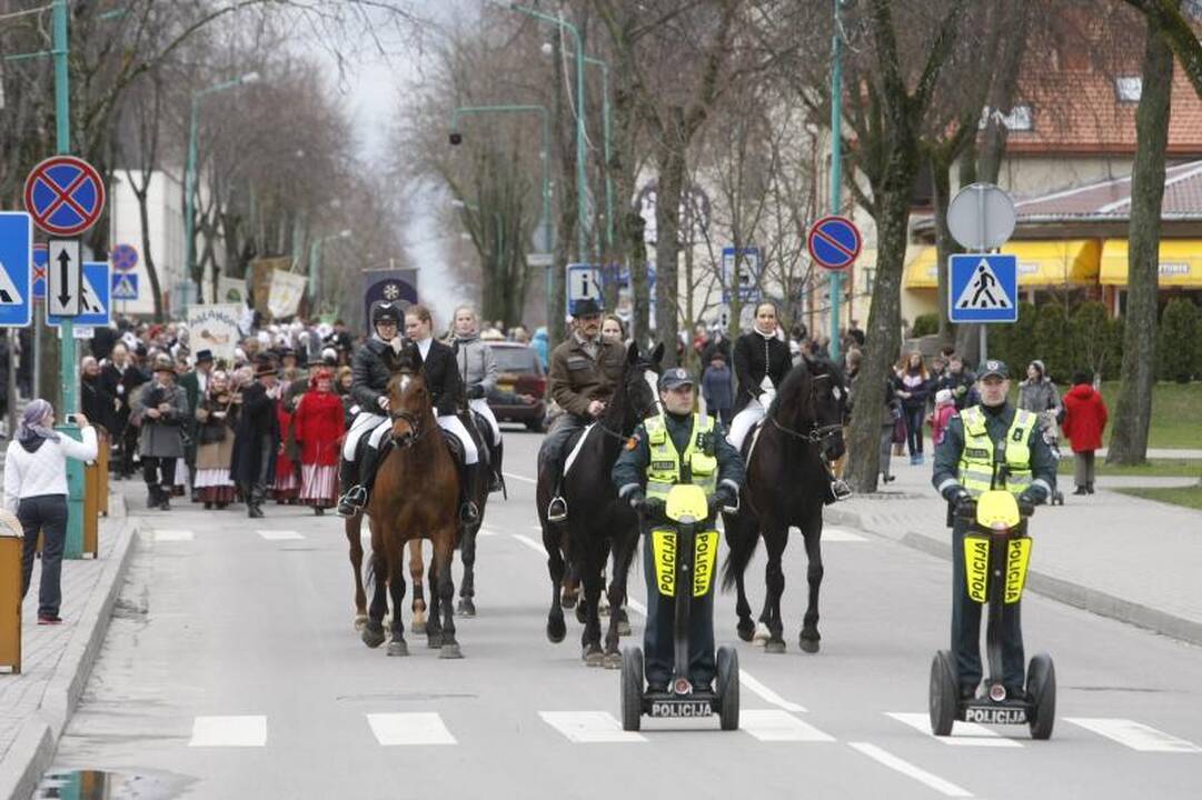 Palangoje į Jurginių linksmybes įsuko folkloro ansambliai