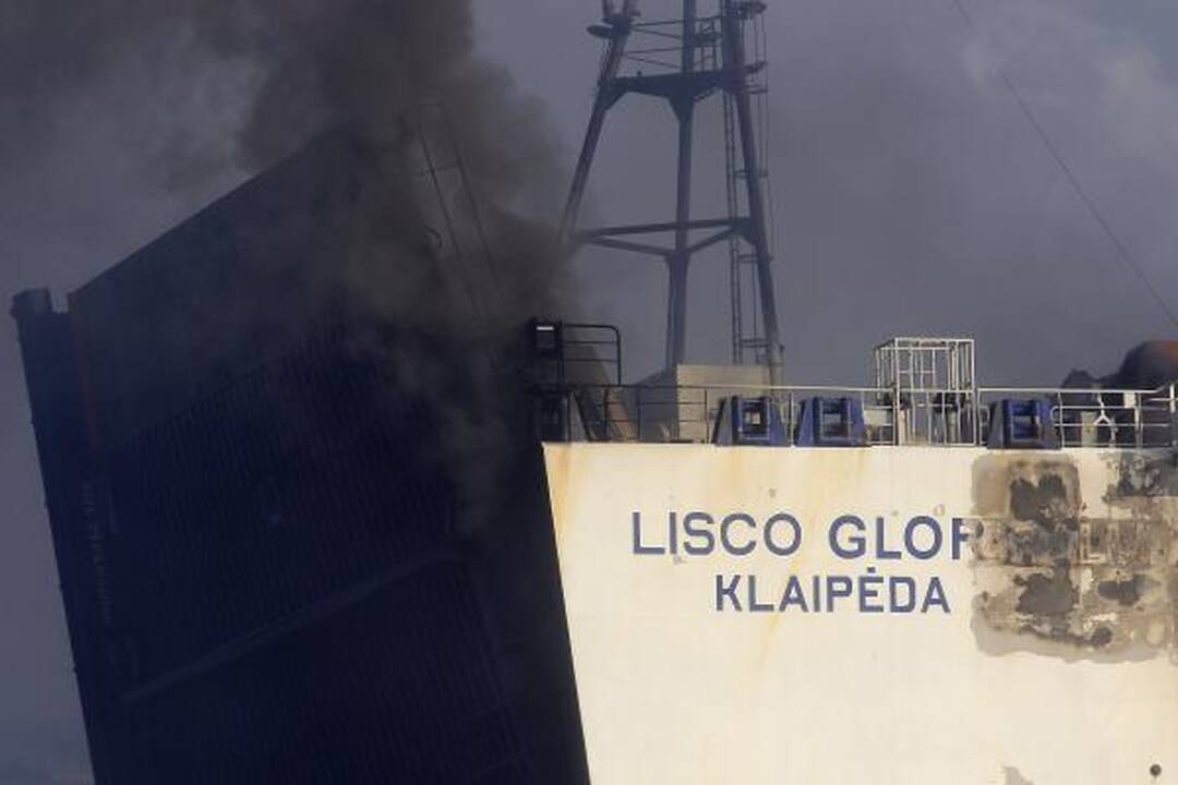 Jūrininkai: gaisras kelte "Lisco Gloria" kilo užsidegus vilkikui 