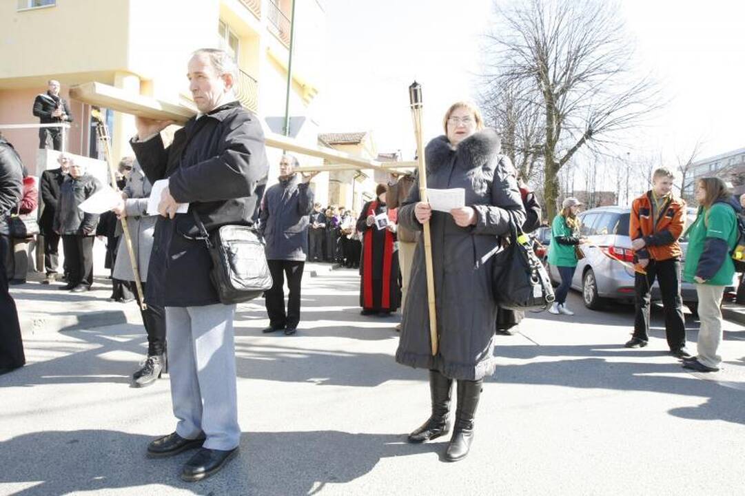 Keli tūkstančiai klaipėdiečių pakartojo Kryžiaus kelią