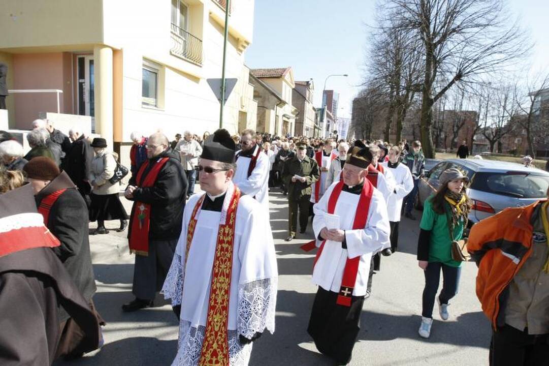 Keli tūkstančiai klaipėdiečių pakartojo Kryžiaus kelią