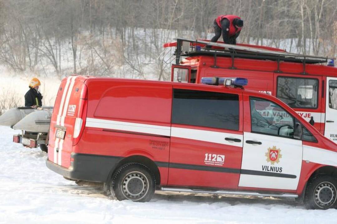 Į Nerį ties Liubarto tiltu nuo krantinės nuslydo vaikinas