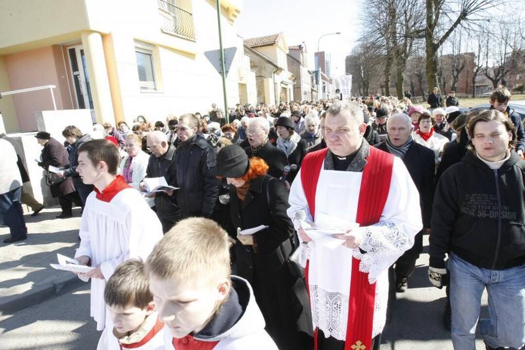 Keli tūkstančiai klaipėdiečių pakartojo Kryžiaus kelią