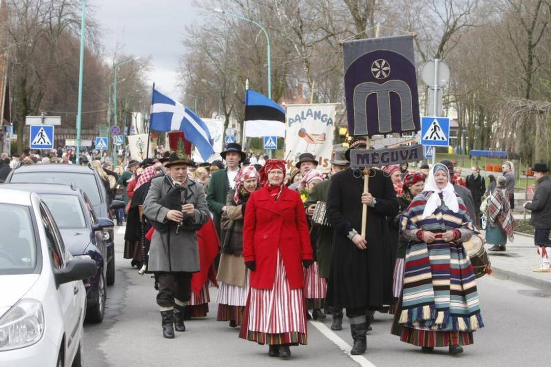 Palangoje į Jurginių linksmybes įsuko folkloro ansambliai