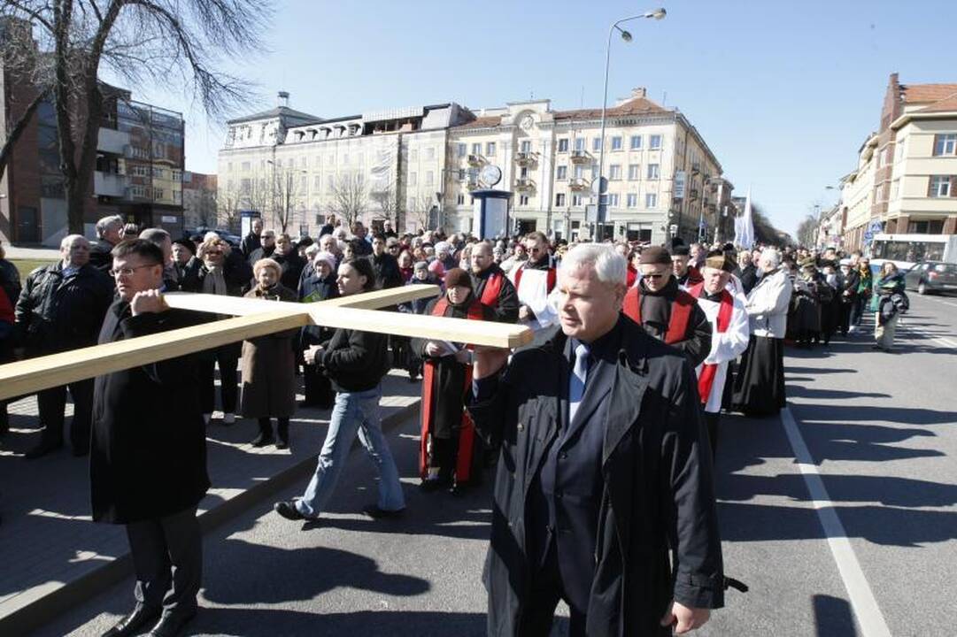 Keli tūkstančiai klaipėdiečių pakartojo Kryžiaus kelią