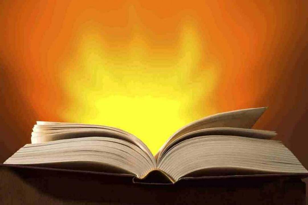 Klaipėdos rašytojai su dovanomis keliauja po bibliotekas