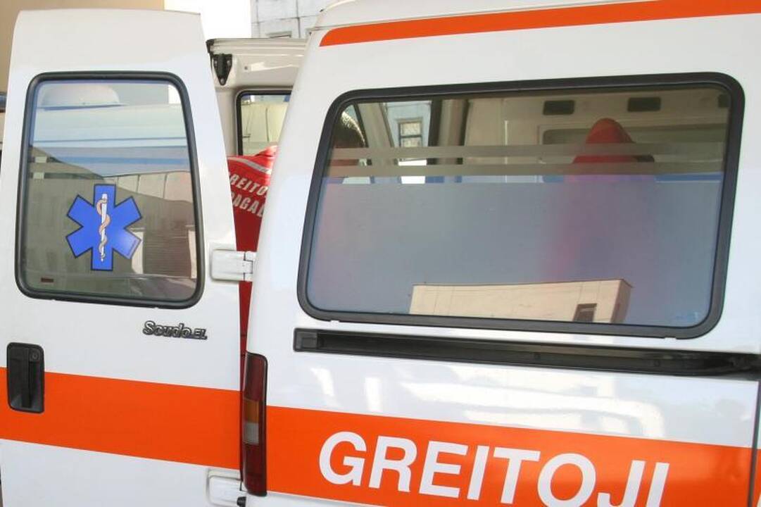 Savanorių pr. sužalota per perėją ėjusi moteris