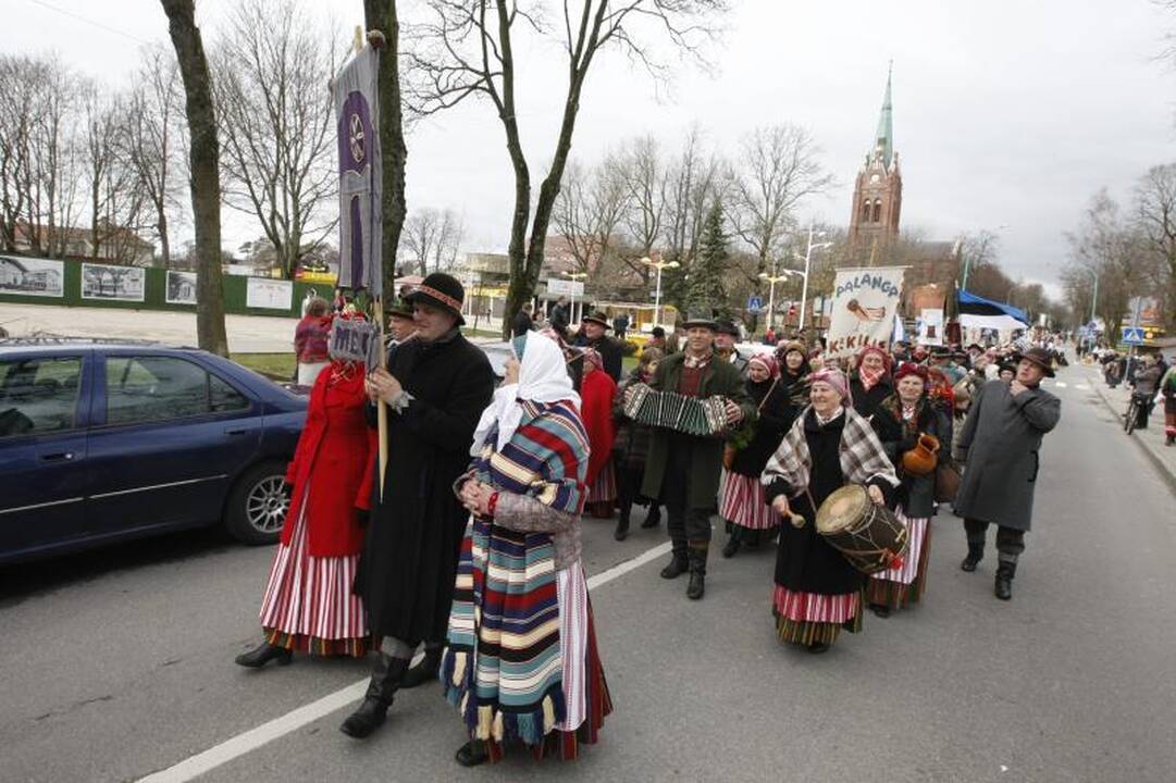 Palangoje į Jurginių linksmybes įsuko folkloro ansambliai