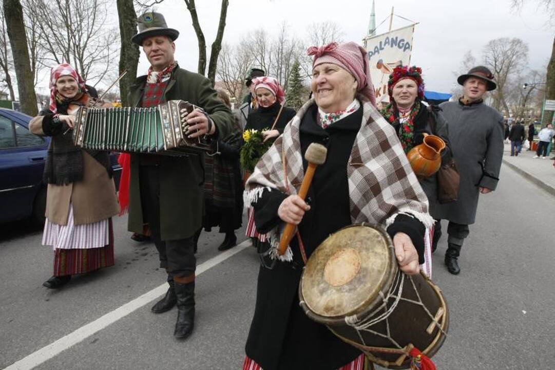 Palangoje į Jurginių linksmybes įsuko folkloro ansambliai