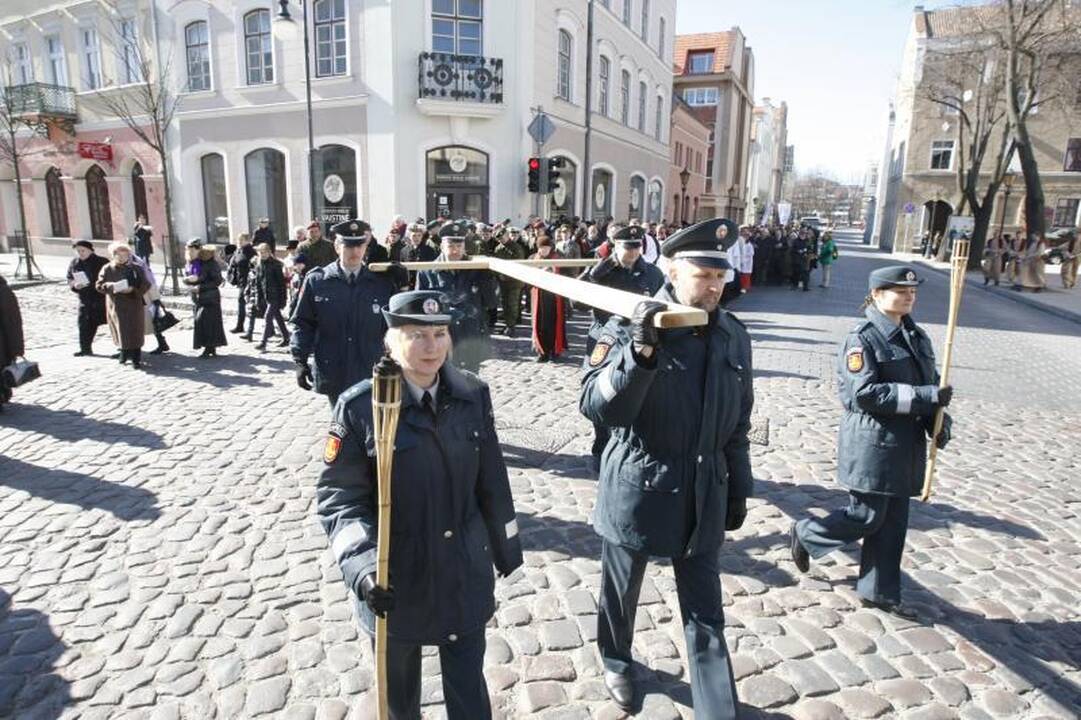 Keli tūkstančiai klaipėdiečių pakartojo Kryžiaus kelią