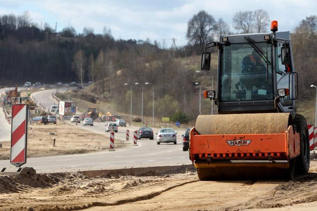 Kelininkai miesto vadovams: versimės per galvą, bet tiltą baigsim