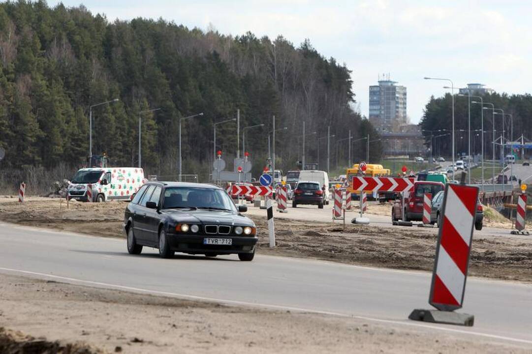 Kelininkai miesto vadovams: versimės per galvą, bet tiltą baigsim