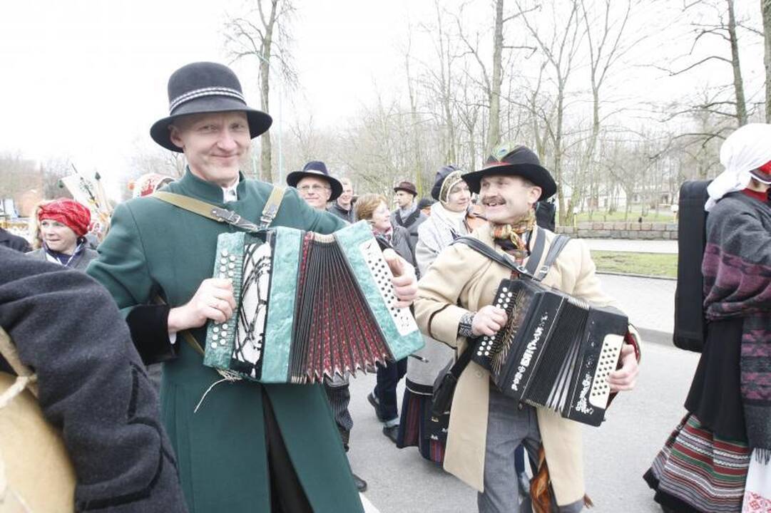 Palangoje į Jurginių linksmybes įsuko folkloro ansambliai