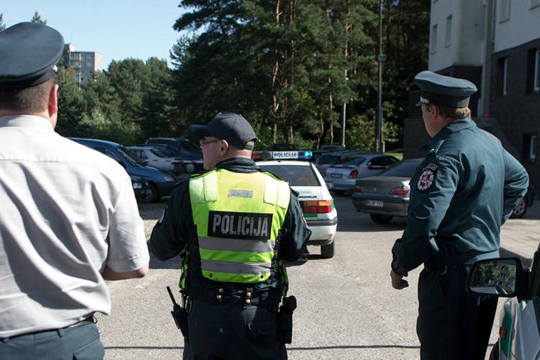 Aktorius namo atsivežė sprogmenį ir iškvietė policiją